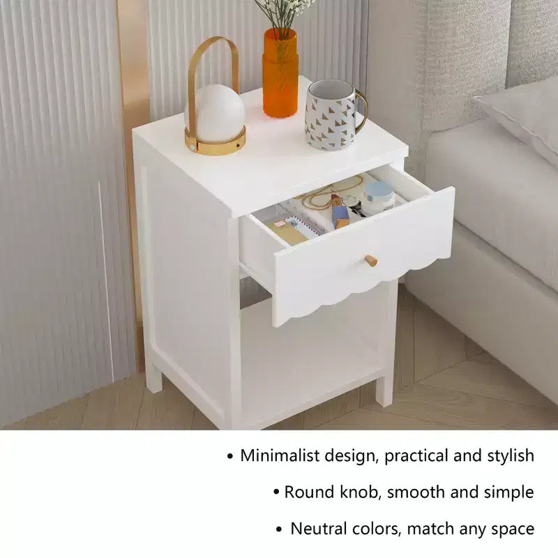 Comodino smerlato bianco con cassetto e ripiano aperto, 1 persona