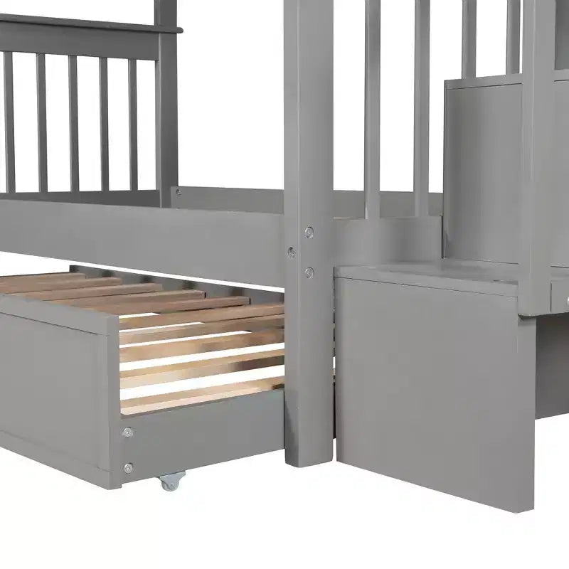 Letto a Castello a Soppalco Twin-Over-Twin con Scaletta e Letto Estraibile, Espresso/Grigio/Bianco, 3 Posti Letto