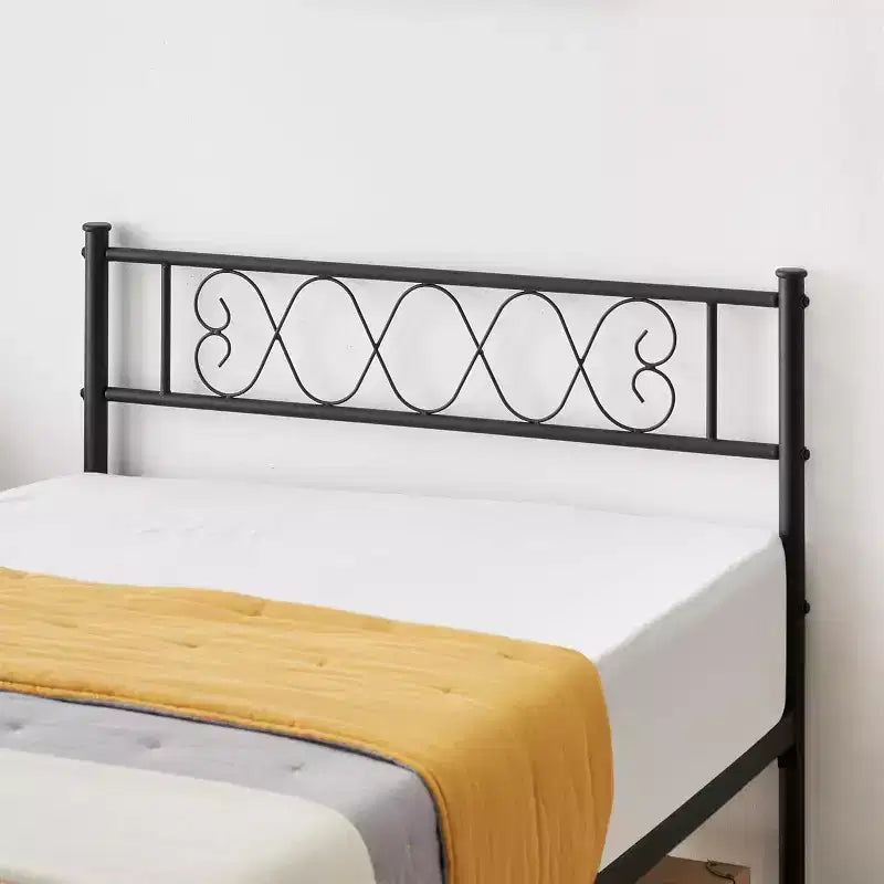 Struttura letto in metallo Queen, design Black Heart, 1 persona
